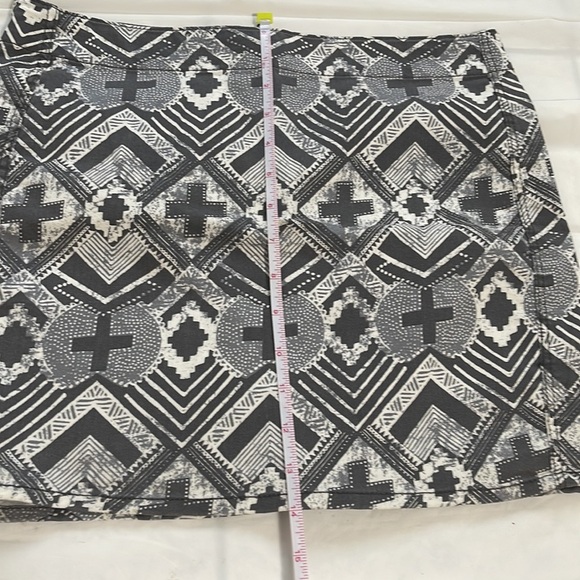H&M women’s grey and white skirt with zipper in back Size 8 - Picture 6 of 8